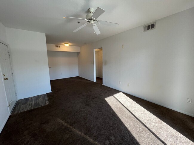 Building Photo - Awesome 1bed/1bath condo located in Centennial Hills