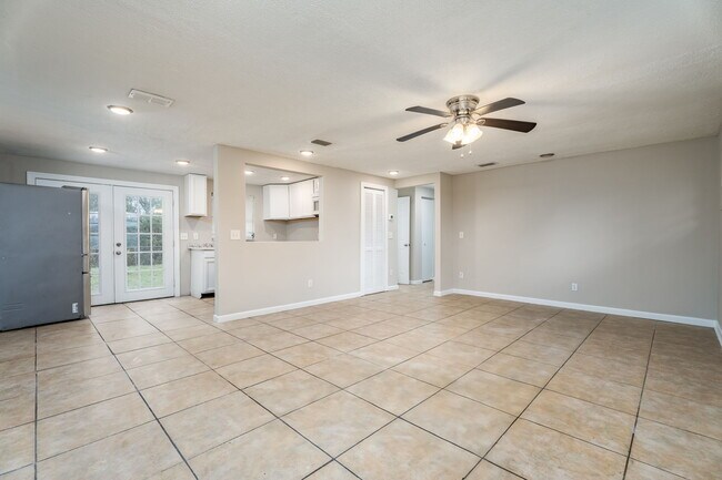 Building Photo - 385 Dunwoodie Rd