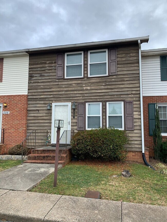 Foto del edificio - 2 BR Townhouse in Salem