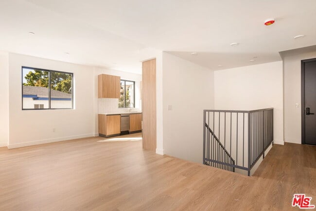 Building Photo - 2361 Fox Hills Dr