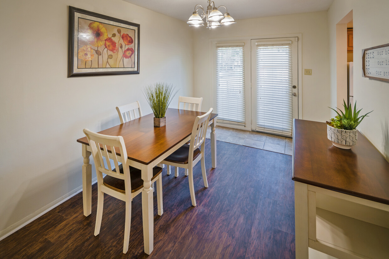 Foto principal - Lakeville Townhomes