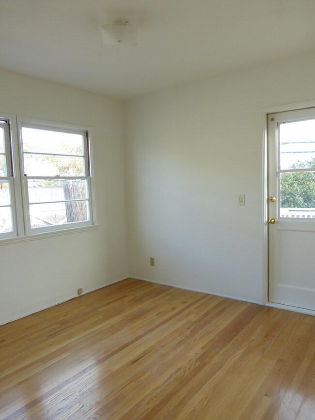 Bedroom #2 - 10' x 10' - 11466 Washington Pl