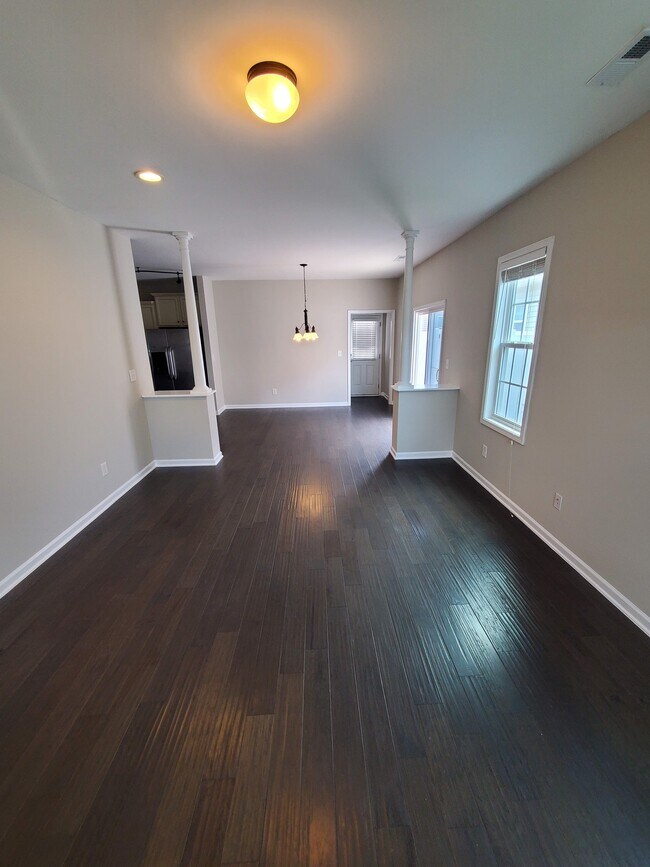 Vista de la sala de estar 2 - 101 Scuppernong Way