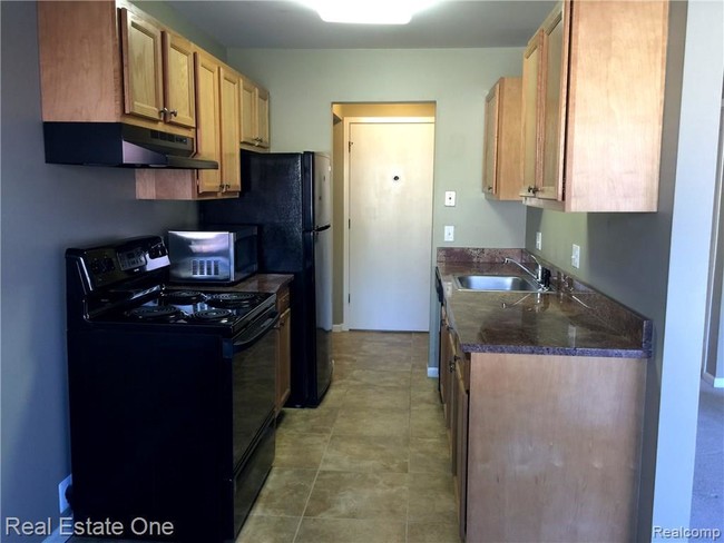 Building Photo - 3875 Lone Pine Rd