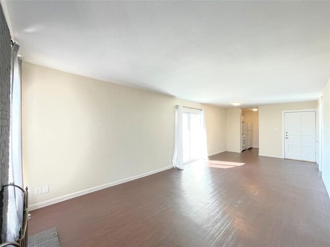 Building Photo - 3431 N Hills Dr