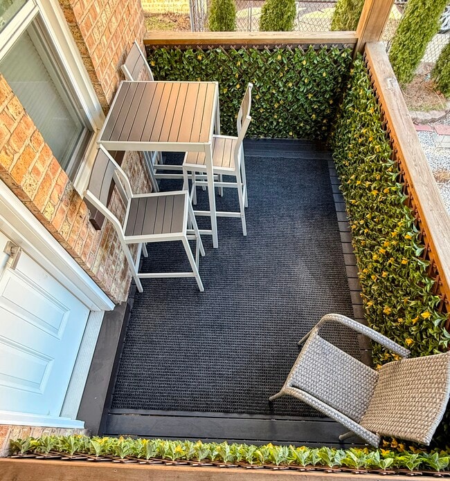 Fully Finished 1 or 2 bd, parking, balcony - 9003 Bronx Ave