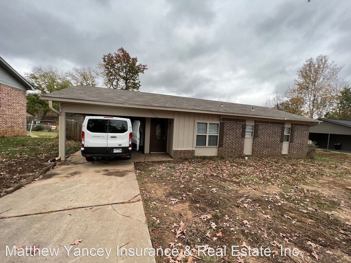3 br, 2 bath House 1702 N 28th St House Rental in Van Buren, AR