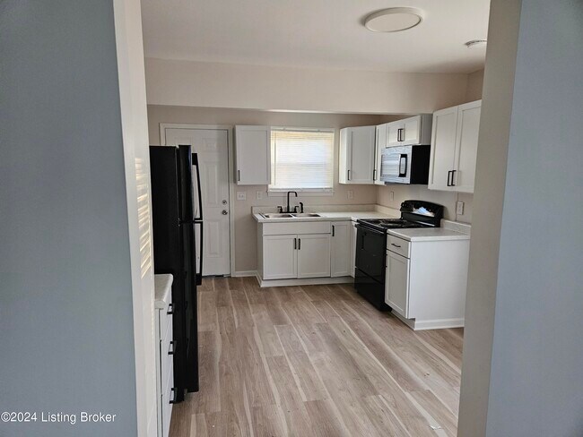 Foto del edificio - 4356 Lonsdale Ave
