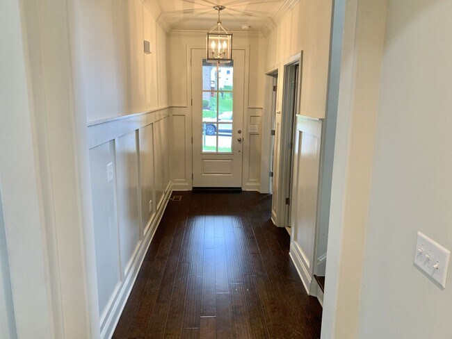 Building Photo - Four Bedroom in Williamson County