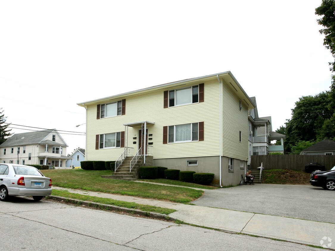 Foto del edificio - 74 Redden Ave