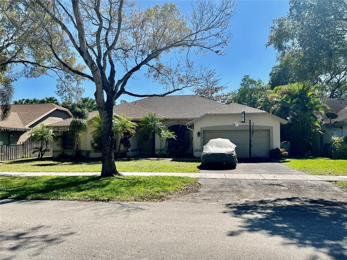 Primary Photo - 8888 SW 59th St