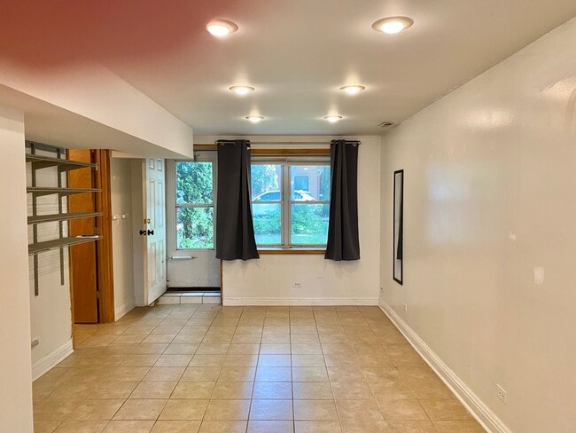 Foto del edificio - 1228 W 33rd St