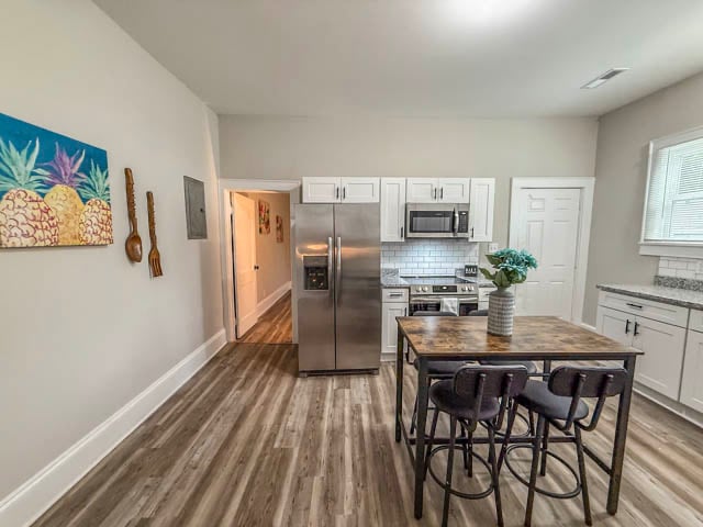 Building Photo - 216 E Horah St