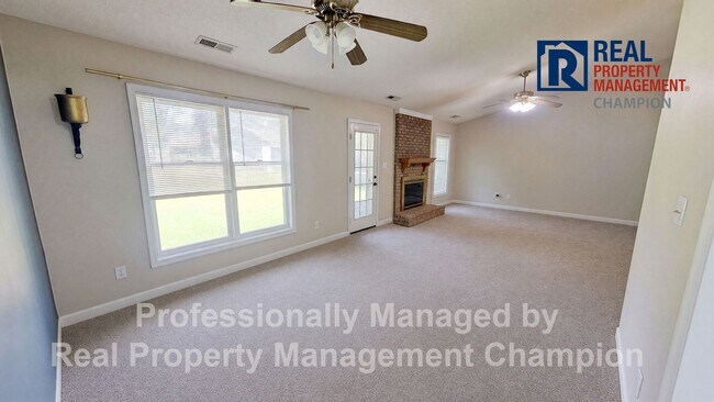 Foto del edificio - 315 Peppertree Ct