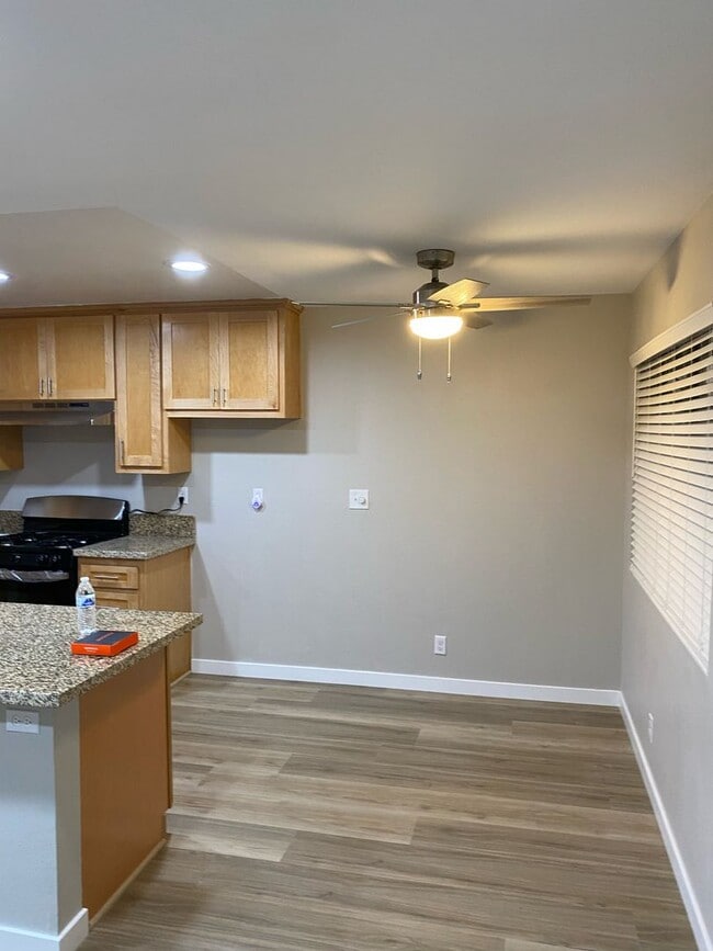 Foto del edificio - 1 Bed 1 Bath Remodeled Condo for Rent in Lawndale with ALL Utilities included