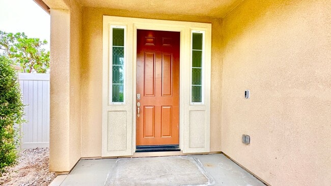 Building Photo - Beautiful Two-Story Home in the Newer Community of Horse Creek Ridge in Fallbrook!