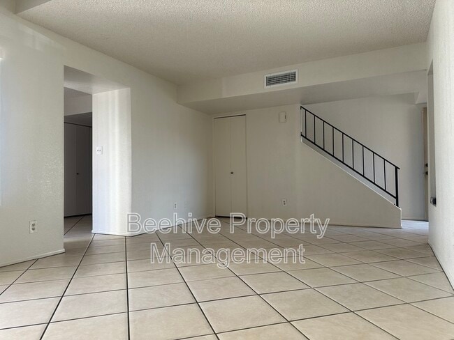 Foto del edificio - 1342 W Emerald Ave