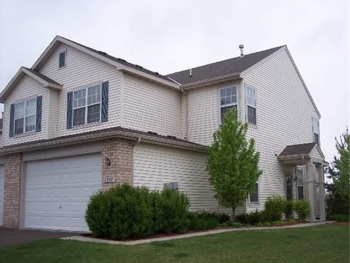 8957 Comstock Ln N, Maple Grove, MN 55311 Townhome Rentals in Maple