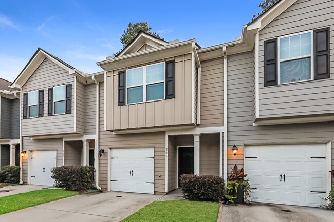 Building Photo - 205 Highwood Ln