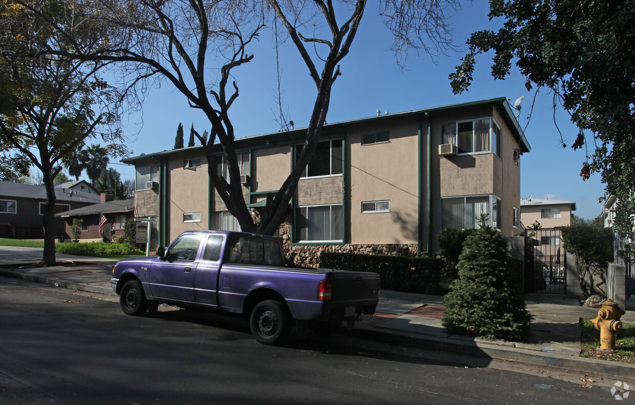 Building Photo - 1351 Armadale Ave