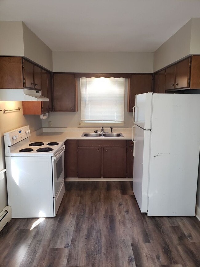 Building Photo - 415 9th St NW