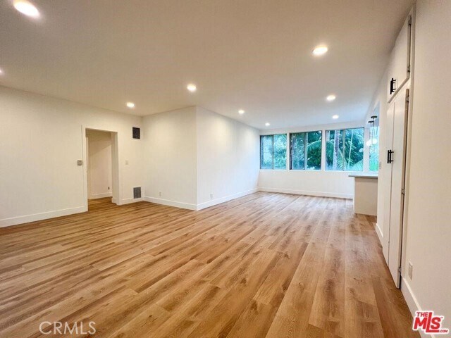 Foto del edificio - 1233 N Laurel Ave