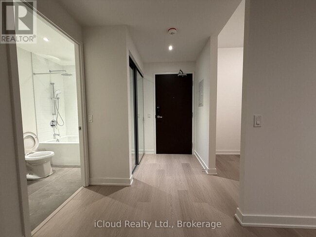 Photo du bâtiment - 448 Burnhamthorpe Rd W