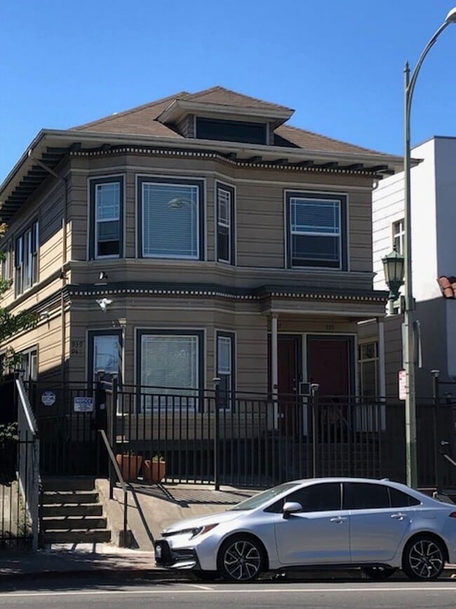 Building Photo - 937 International Blvd