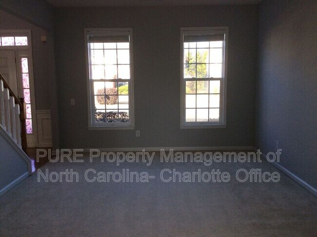 Foto del edificio - 7713 Noland Woods Dr