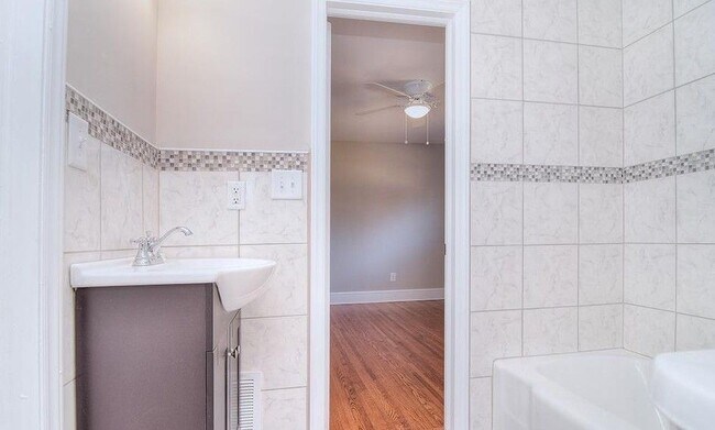 Foto del edificio - 1437 Springwood Ln