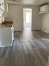 Building Photo - 421 S Columbia Dr