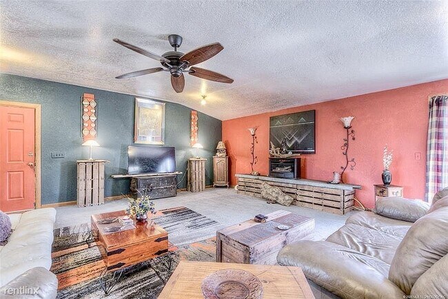 Building Photo - 3 br, 1 bath House - 9275 Hedge Rd