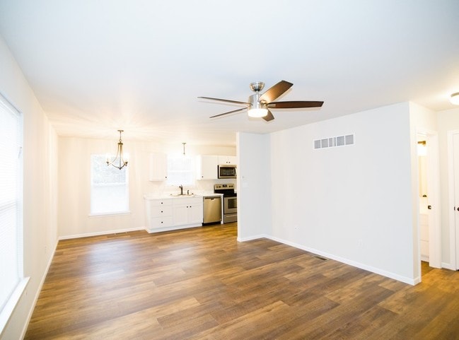 Building Photo - 5406 Deer Valley Dr