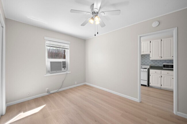 Foto del edificio - 521 Hawkins Rd