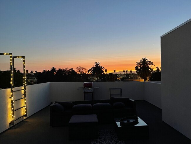 rooftop deck - 2627 Somerset Dr