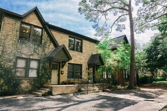 Building Photo - 1733 Albans Rd