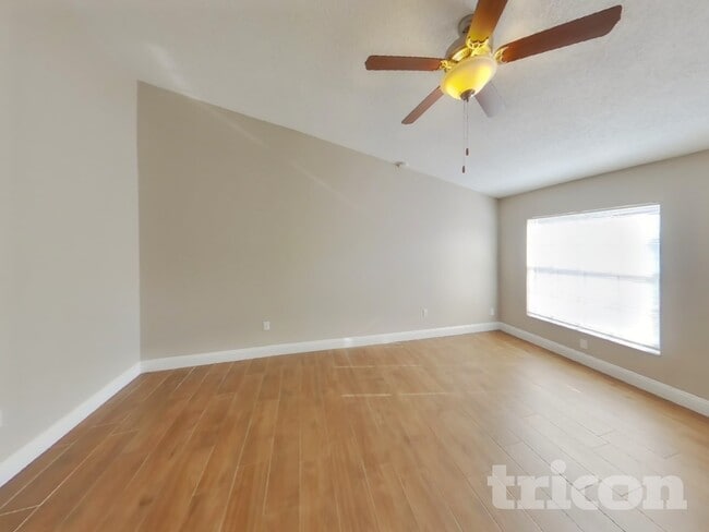 Building Photo - 10919 Livingston Dr