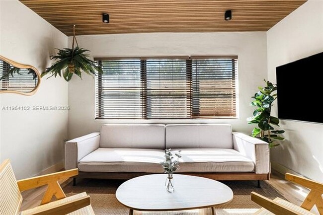 Foto del edificio - 1275 Marseille Dr