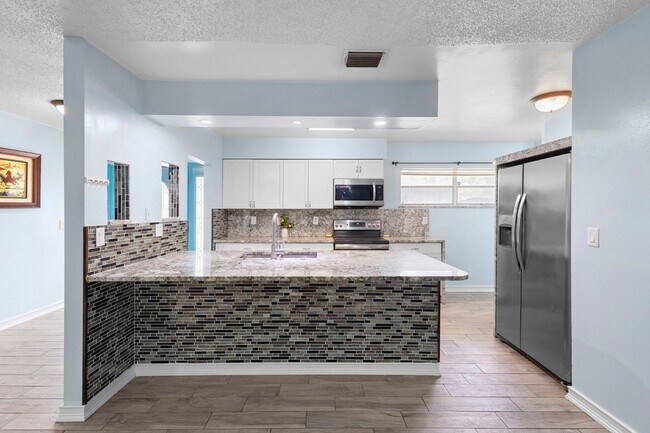 Building Photo - 10637 Deergrass Ln