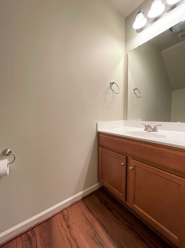 Foto del edificio - 404 Sullivan Loop Rd