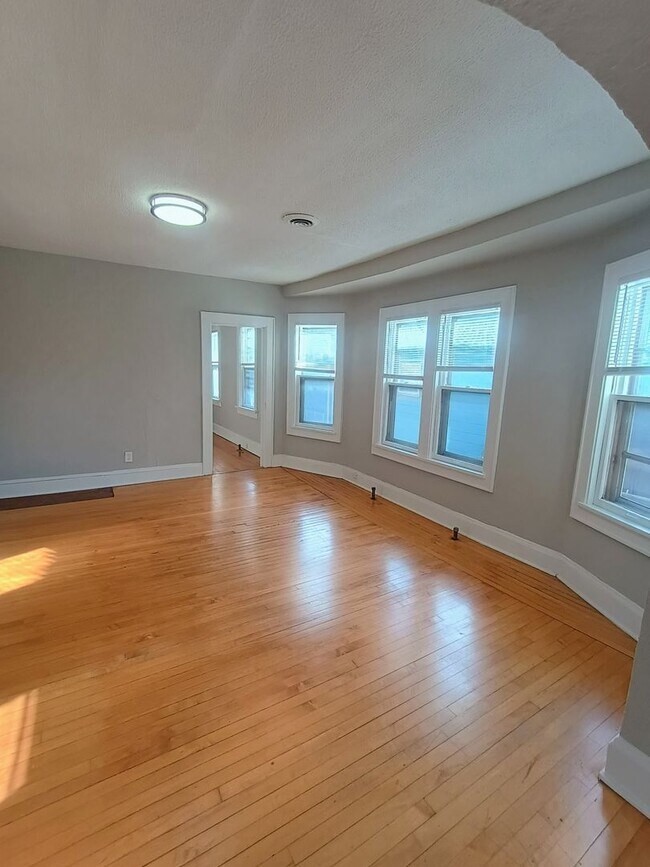 Building Photo - 1650 N Arlington Pl