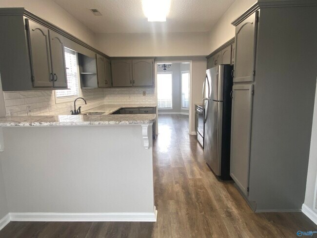 Foto del edificio - 100 Huxton Ct SW