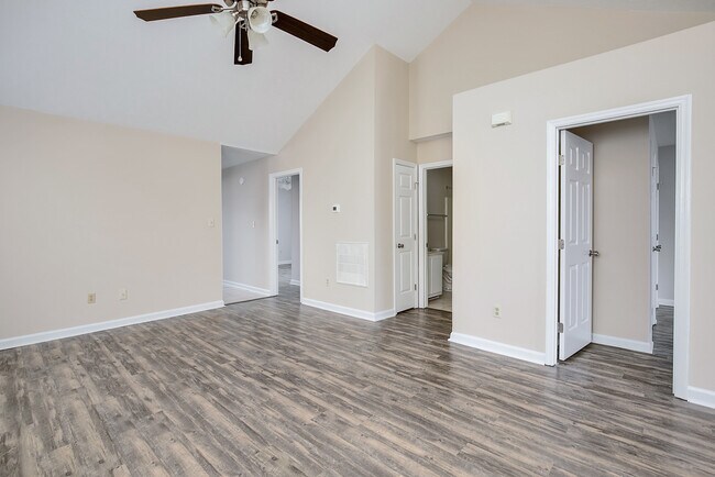 Building Photo - 132 Wood Glen Way