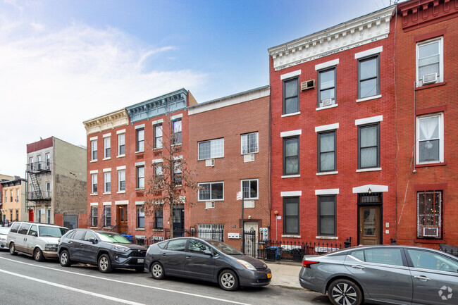 Foto del edificio - 590 Sterling Pl