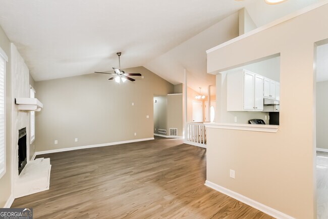Foto del edificio - 380 Pleasant Valley Rd