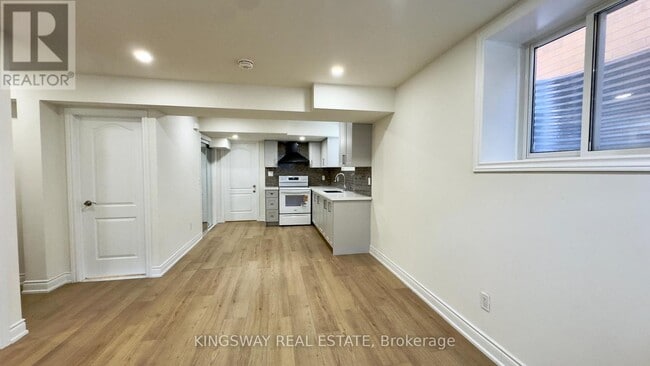 Building Photo - 329 Blinco Terrace