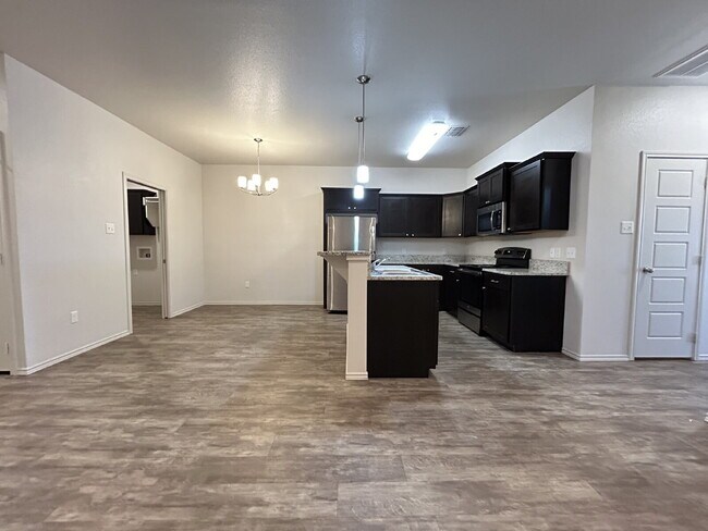 Foto del edificio - Townhomes Located In Stonewood Division & Minutes From Elementary!