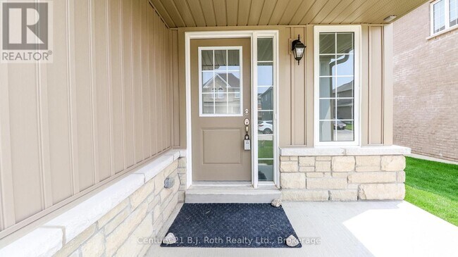 Photo du bâtiment - 243 MCKENZIE DRIVE