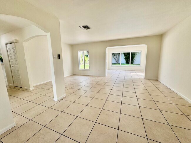 Foto del edificio - 10 Forest Hills Ln
