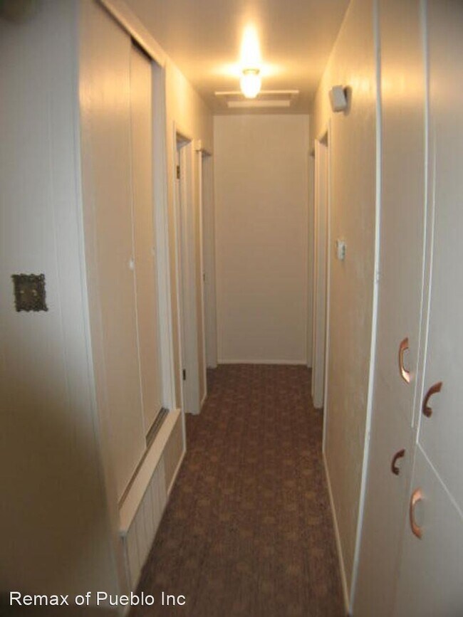 Building Photo - 3 br, 1.5 bath House - 2039 RIDGEWOOD LANE